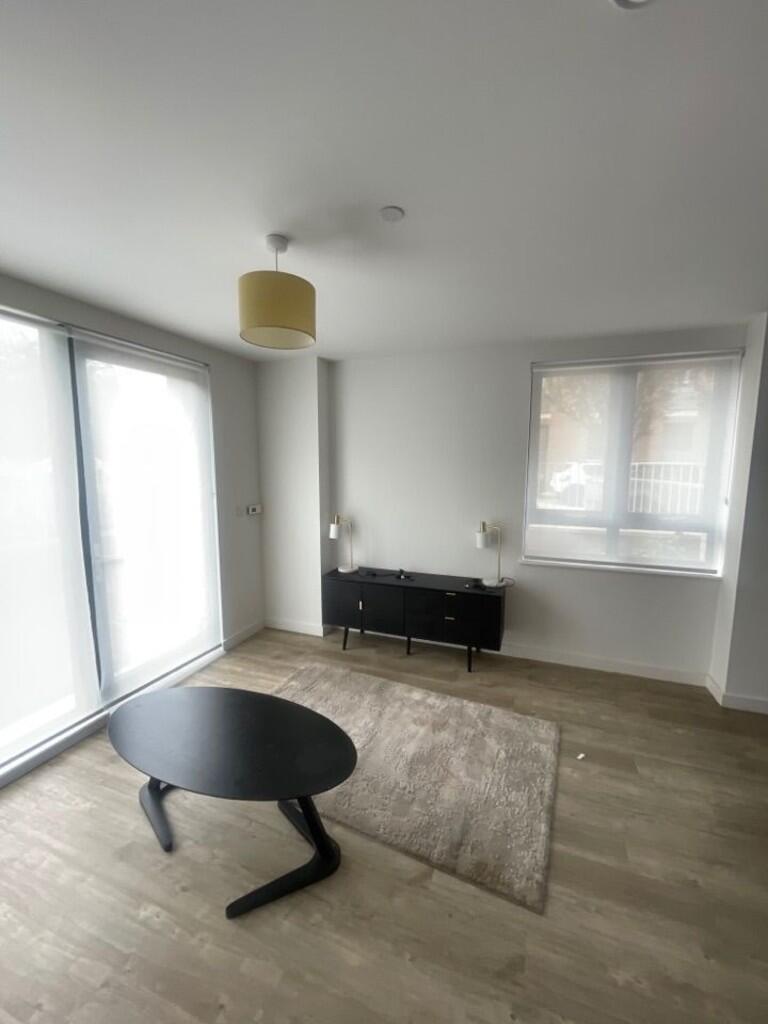 28d5e200-02e0-4f0...