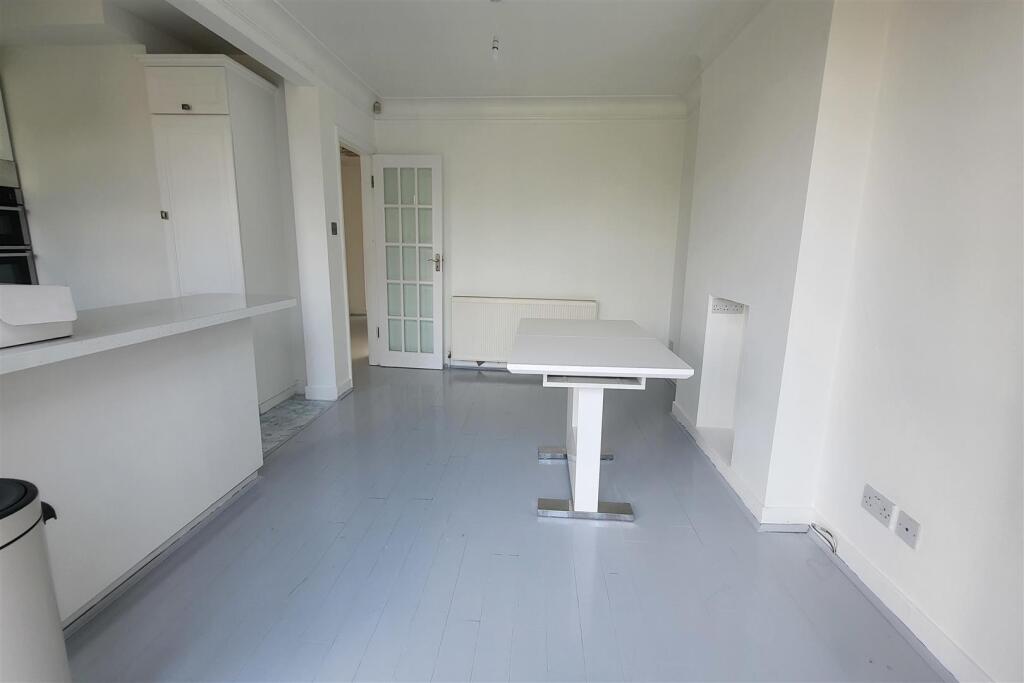 REAR RECEPTION ROOM 2: PIC 2: