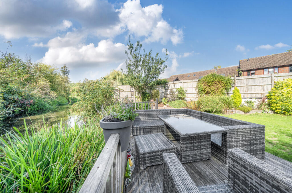 1354483-4-68c4469...