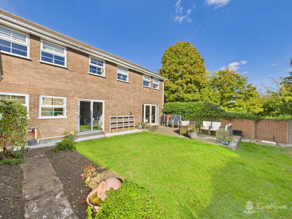 Garden- Mark Stephens EweMove Newmarket and Soham 