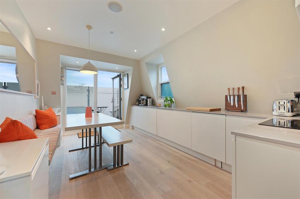 Ormiston Grove - Kitchen1 (1).JPG