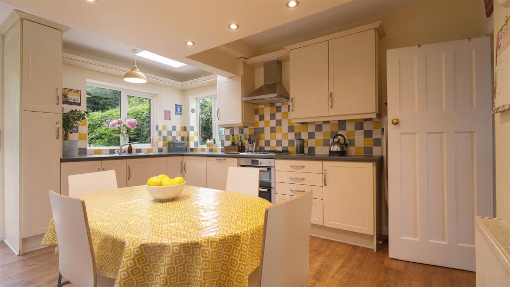 40LydgateHallCres-04.jpg