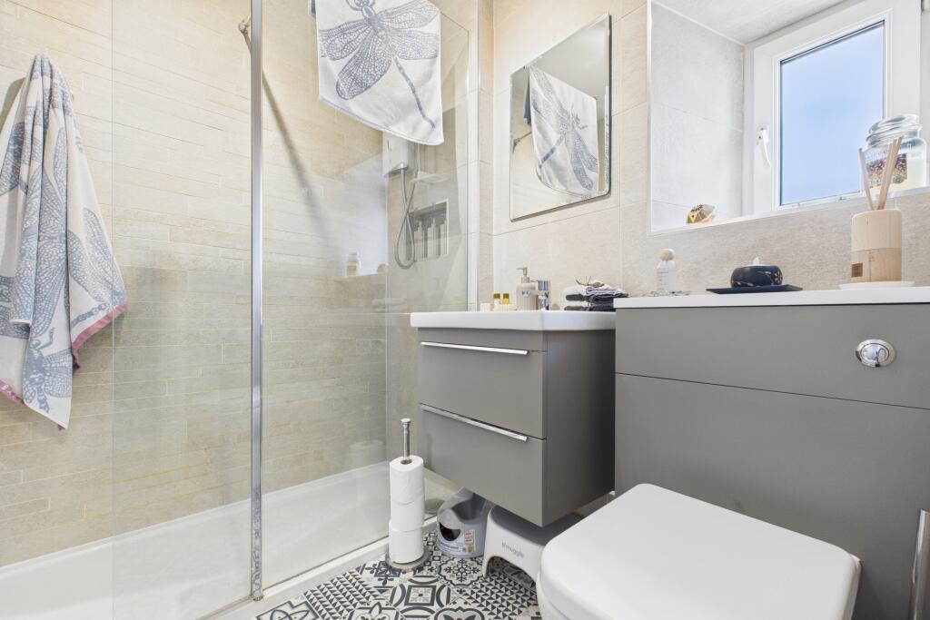 CAM04201G0-PR0125-STILL009