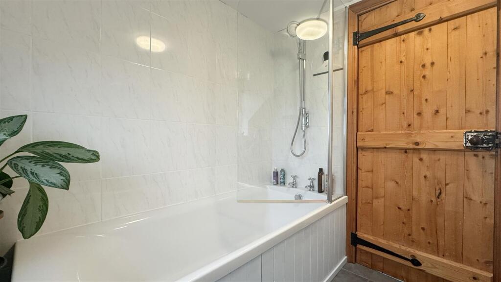 Bathroom (7).jpg