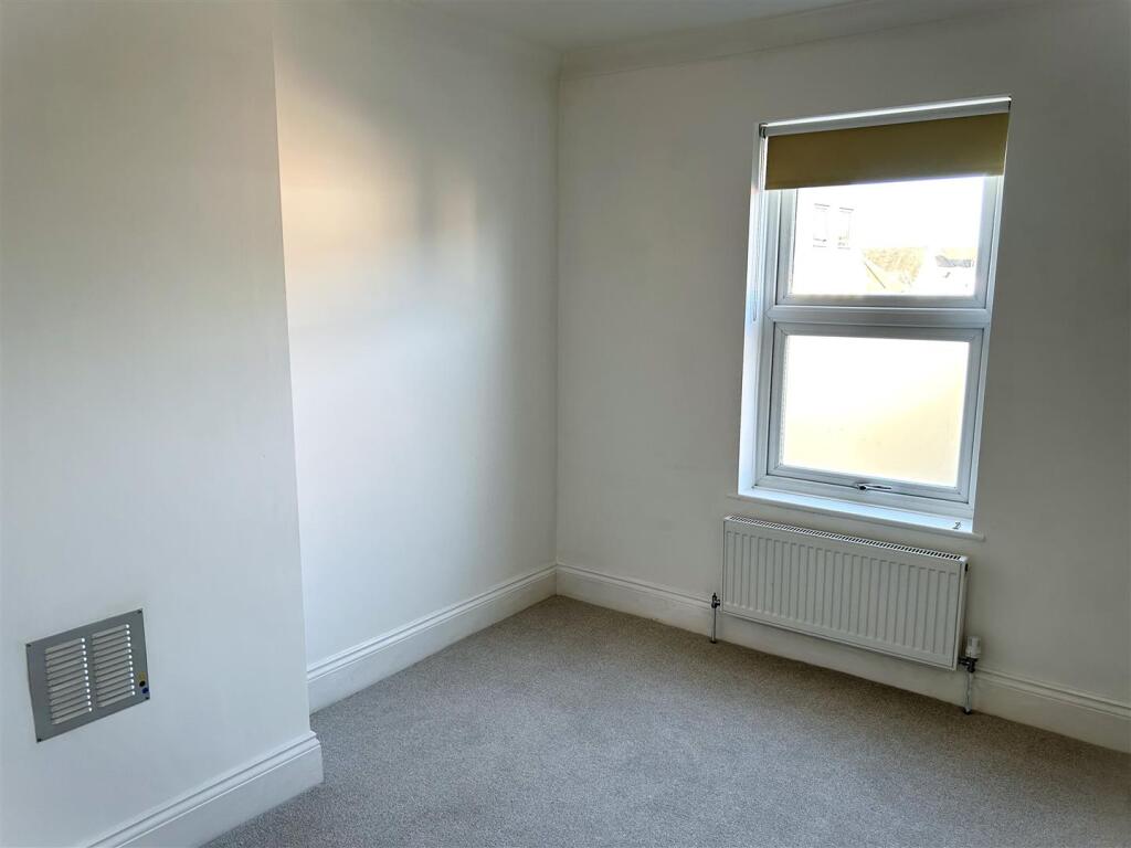 second bedroom.JPG