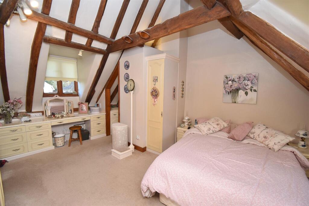 Bedroom 1.JPG