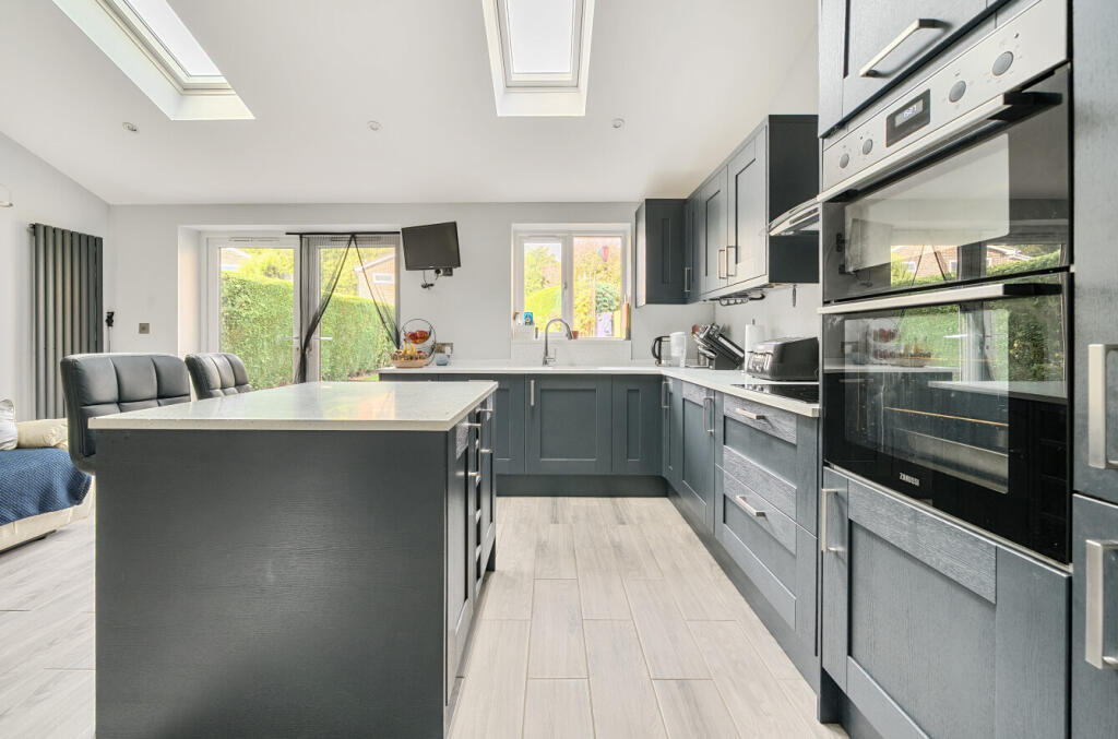 1371443-9-68f6713...