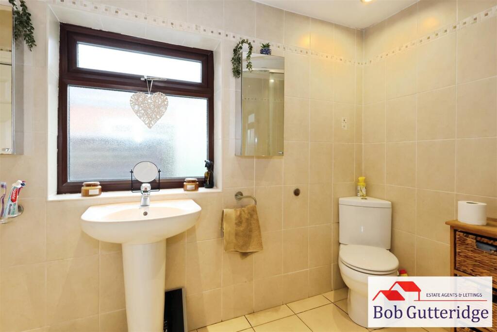 GROUND FLOOR SHOWER ROOM