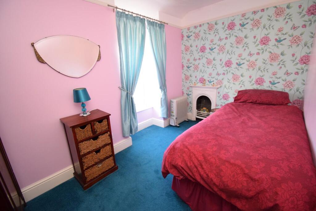 Bed 3.JPG