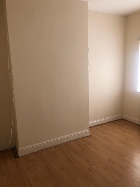 Middle size bedroom3.jpg
