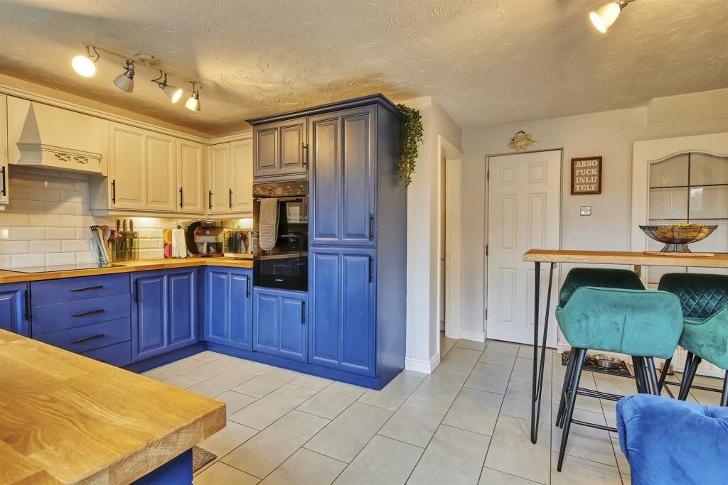 6 Meadow Sweet Rd Rushden-12.jpg