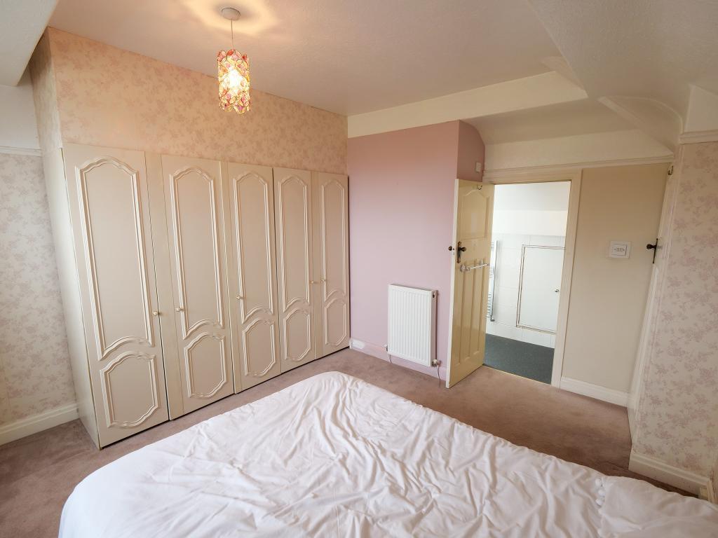 Master Bedroom Dual Aspect