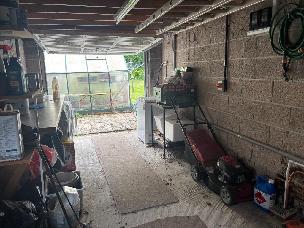 Garage / Workshop