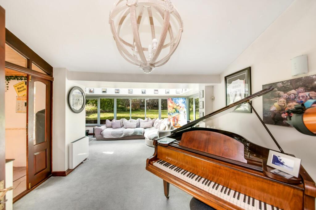 GARDEN ROOM
