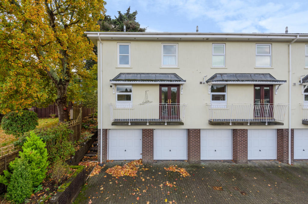 Front/Garage/Parking