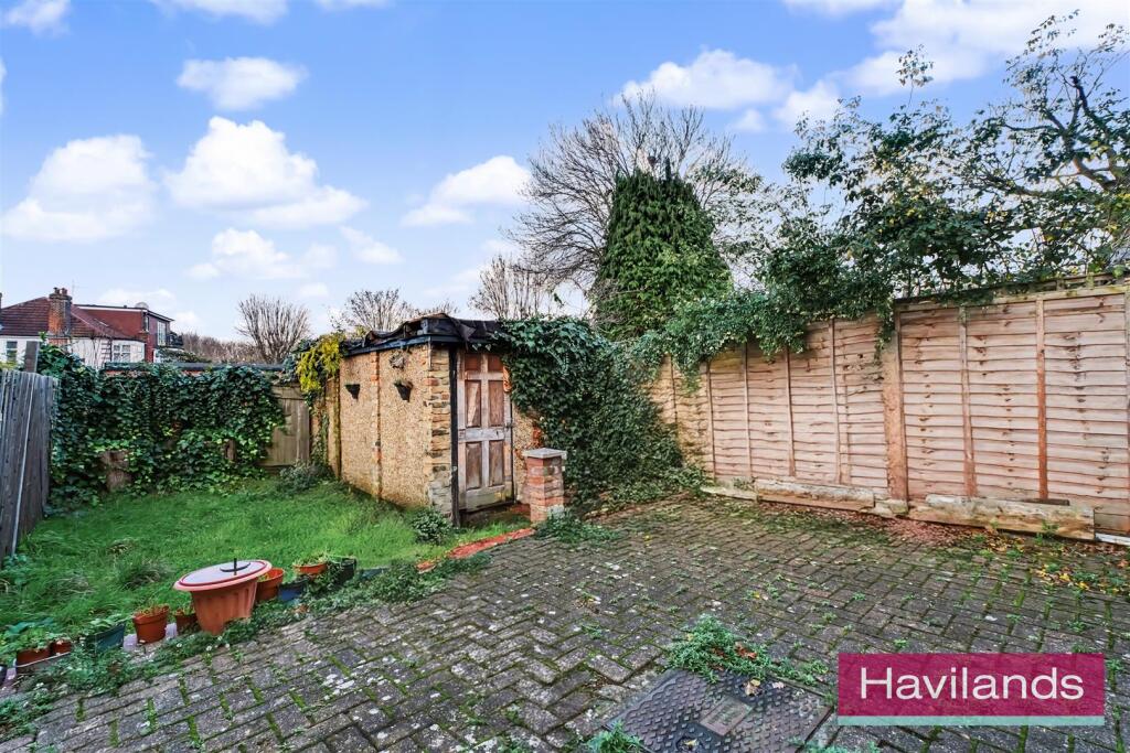 39 Laburnum Grove N21 3HT-9.jpg