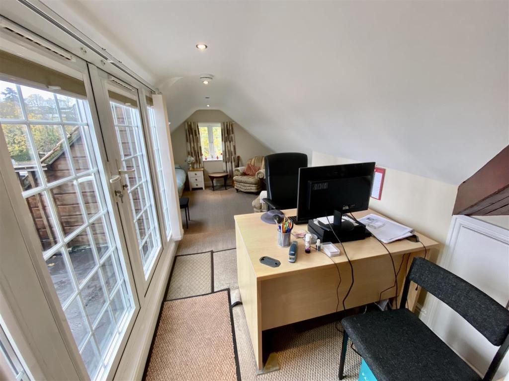 OFFICE ROOM