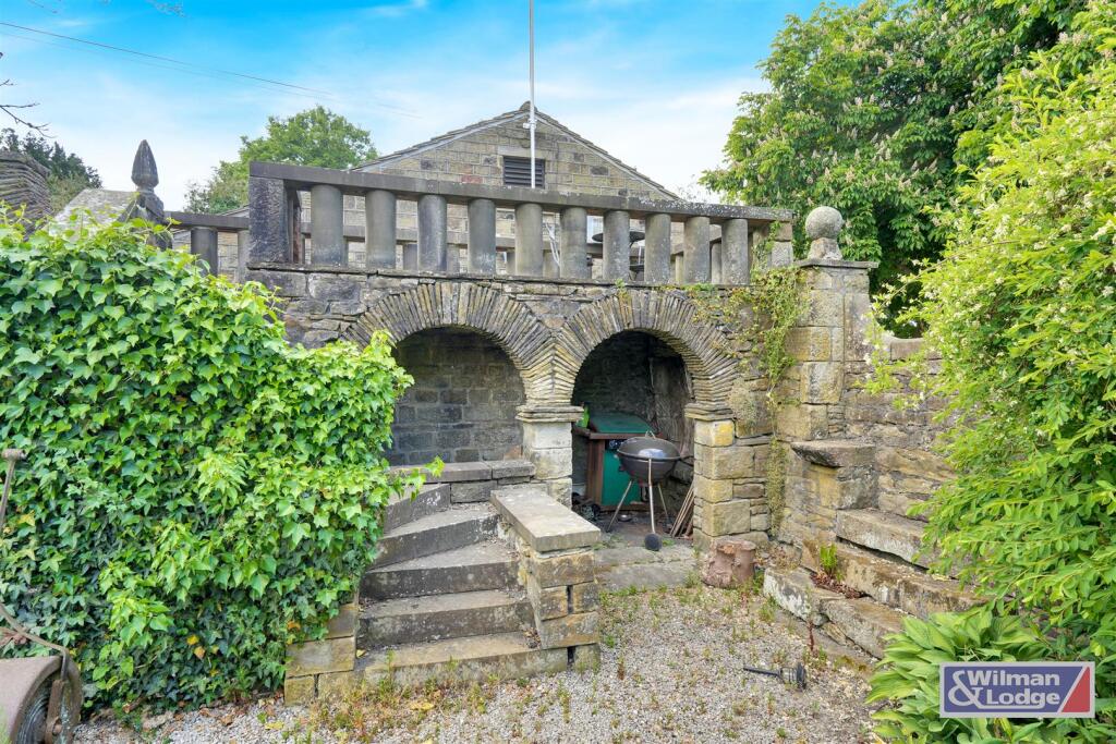 Period Property - Four Bed with Formal Gardens (39