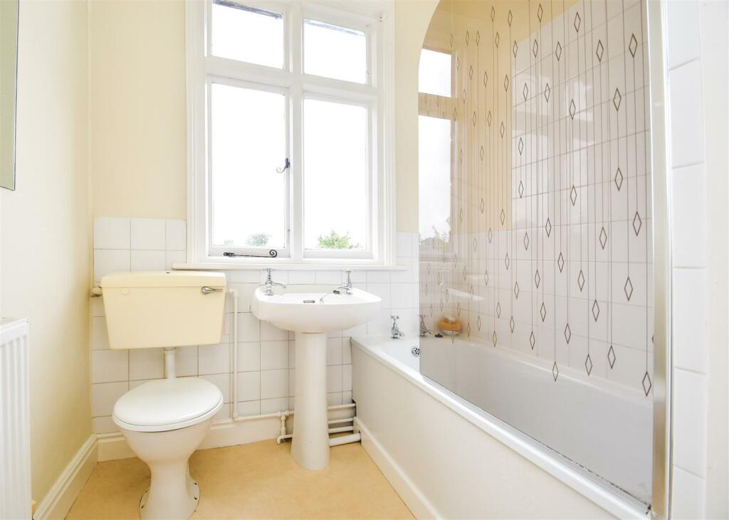 33 Horsebrook Lane - Bathroom.jpg