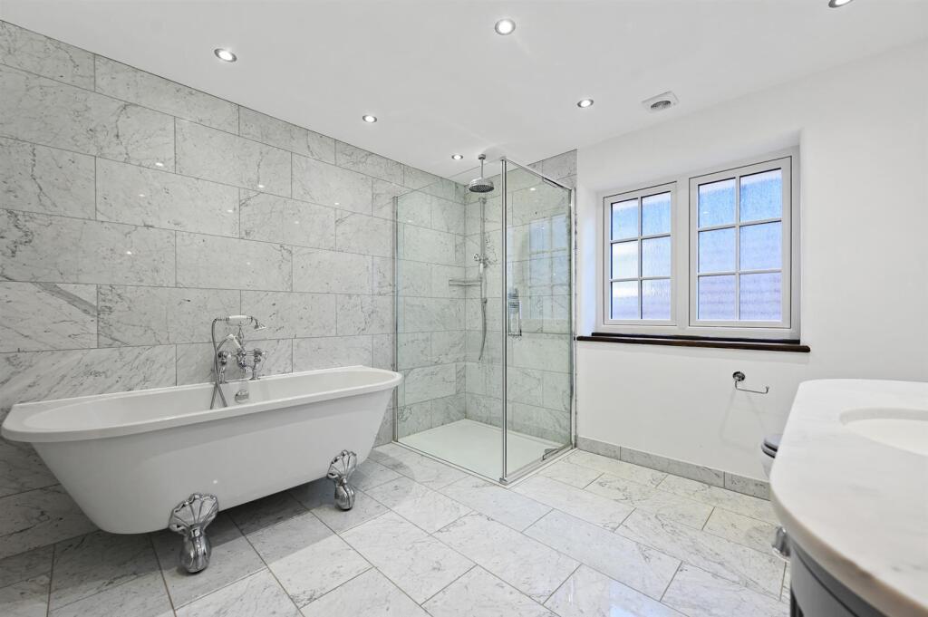 Master Bedroom Ensuite.jpg