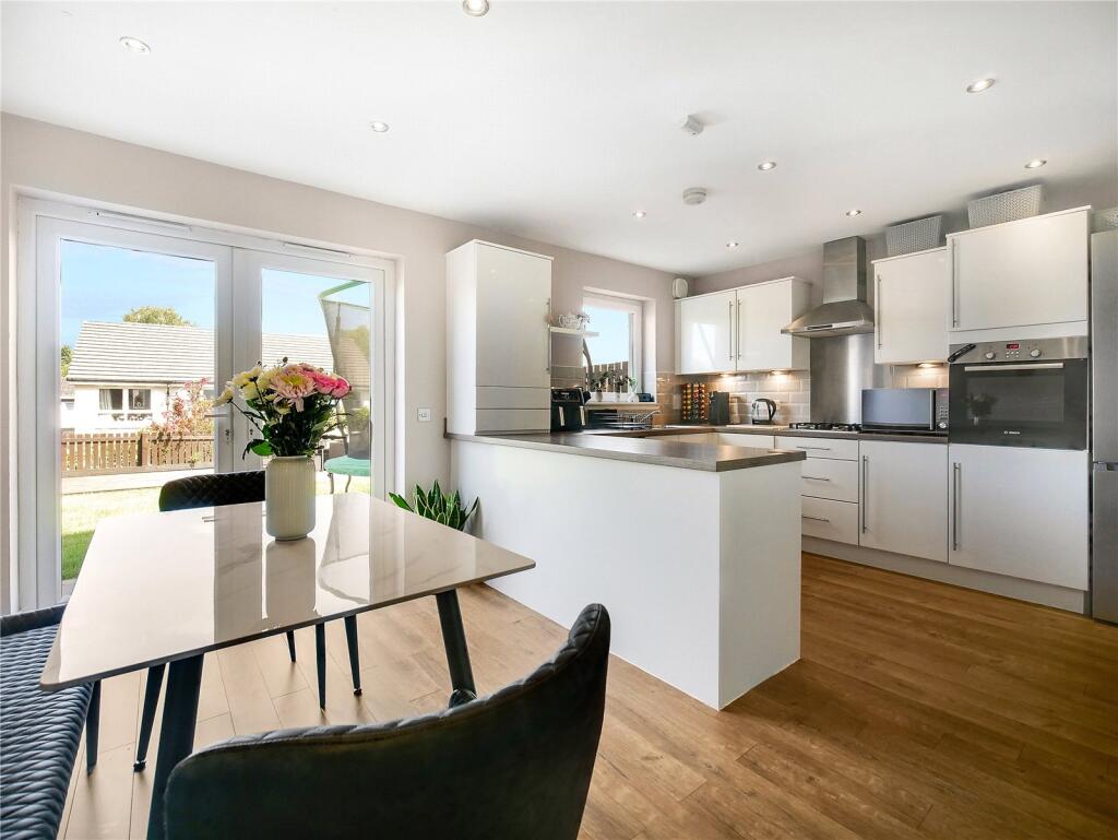 Kitchen/Dining Area
