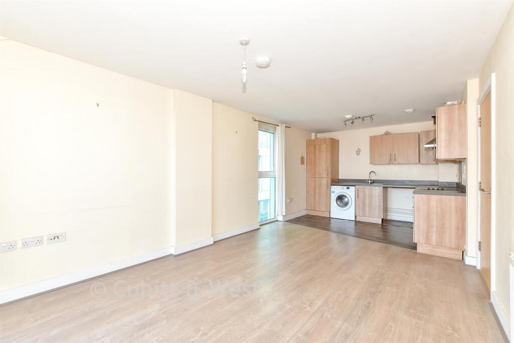 Lounge/Kitchen