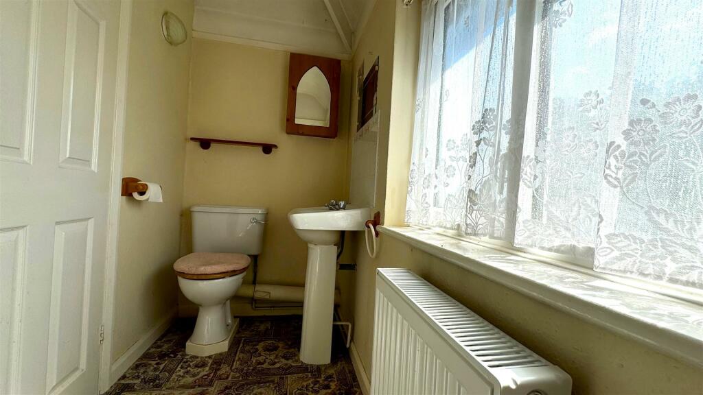 Upstairs bathromm.jpg