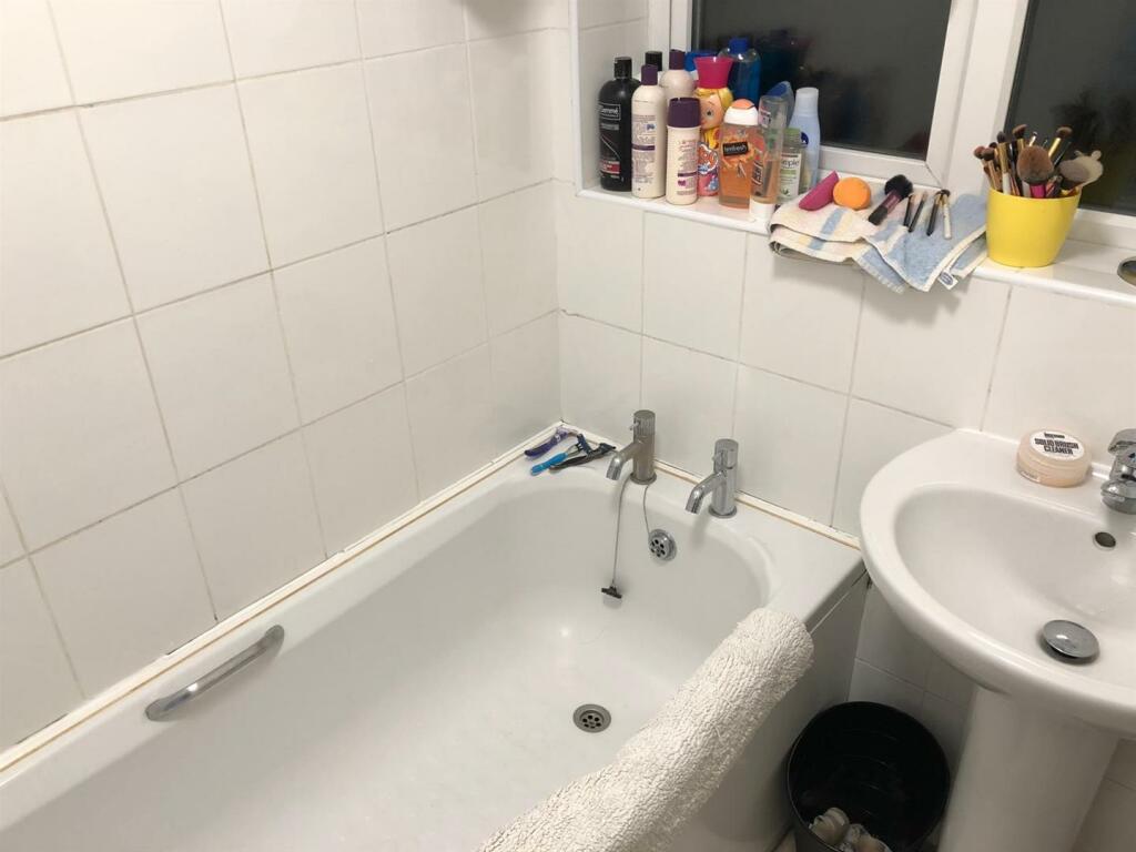 bathroom2.jpg