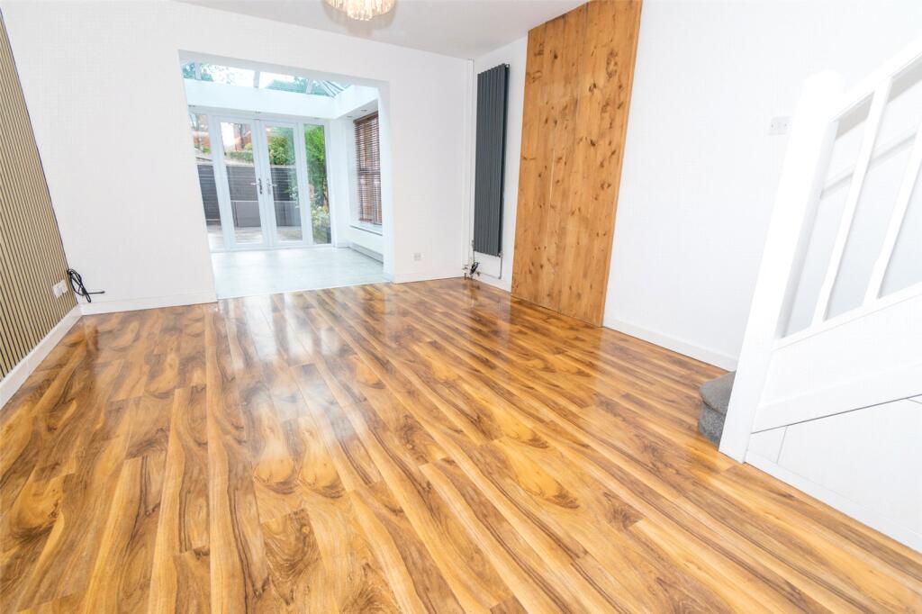 Lounge &amp; Kitchen