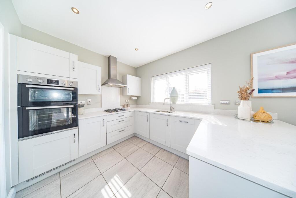 57 Emelia Drive kitchen 3.jpg