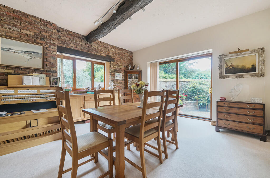 1340849-5-68a5b0f...