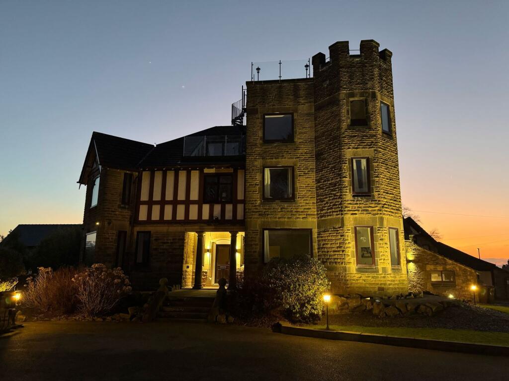 CASTLE MANOR