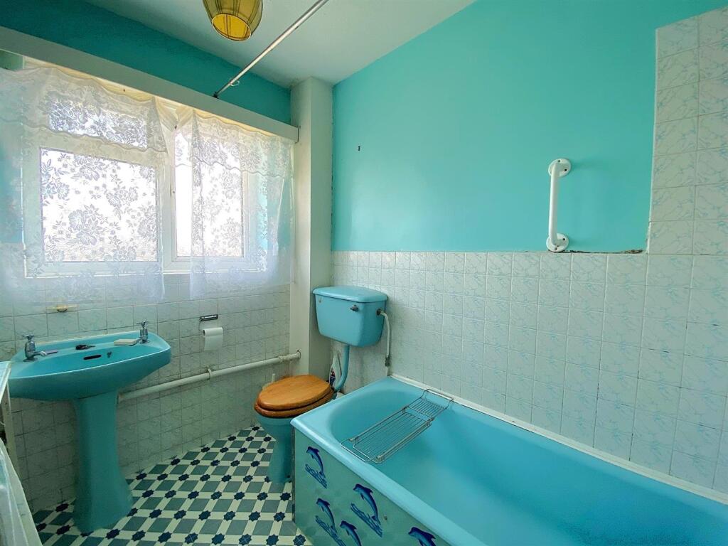 14 Millham Close - Bathroom.jpg