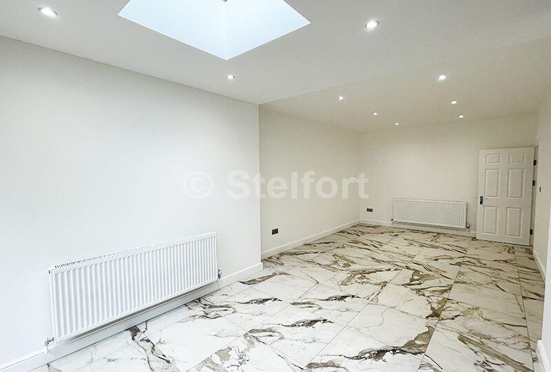 Squires Lane, London, N3