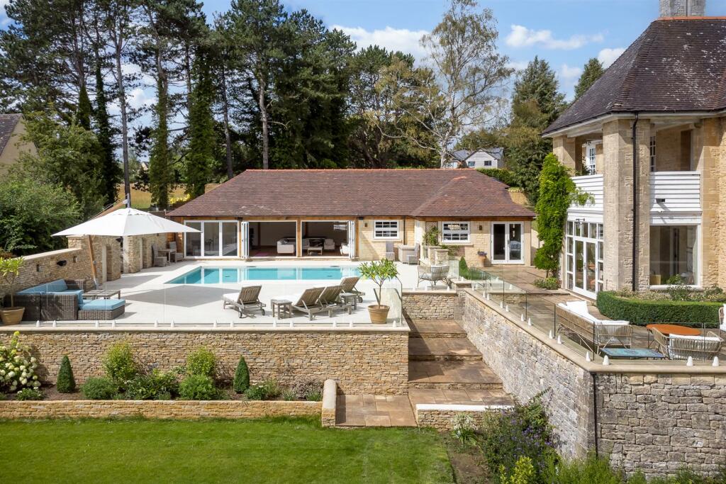 70 - Overbutterrow House - GL5 5BP - Web.jpg