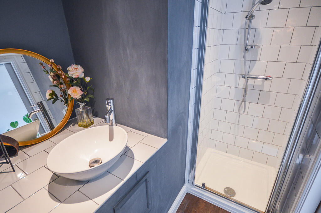 En Suite Shower R...