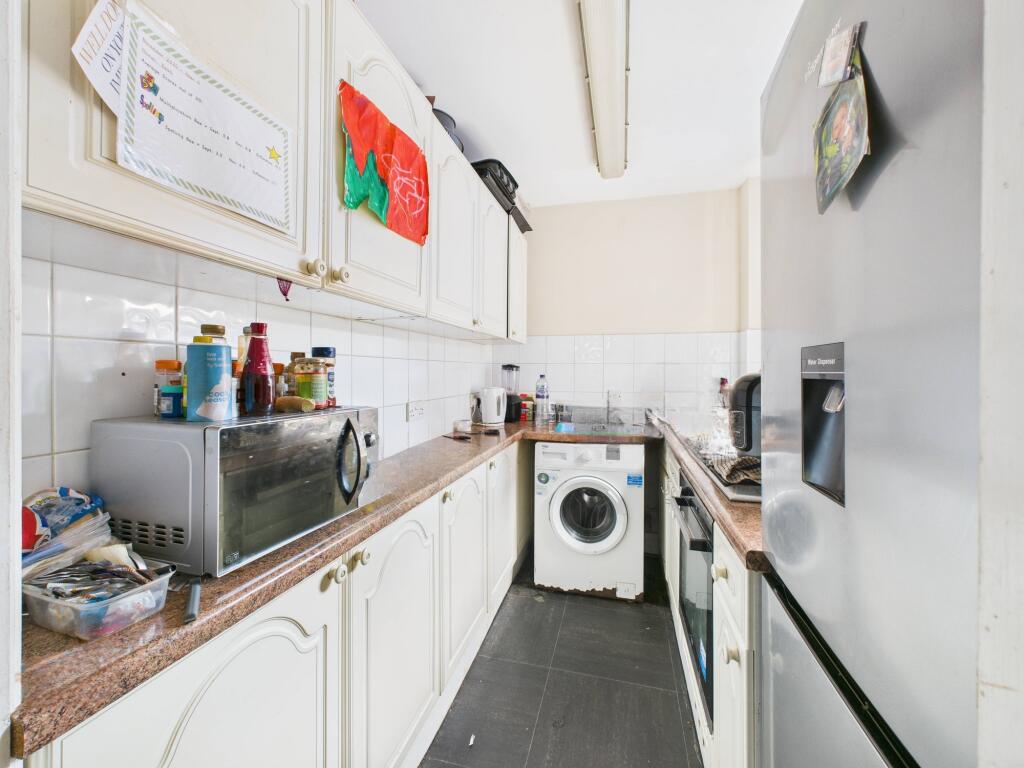 CAM02871G0-PR0690-STILL003