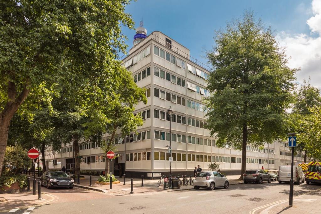 EXTERIOR 2.jpg