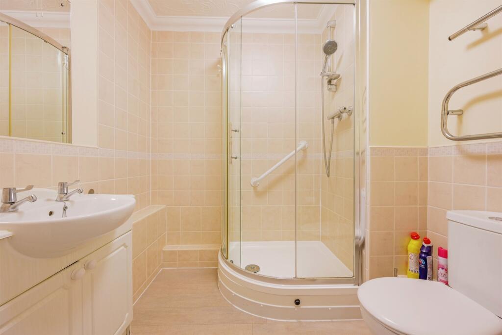 Shower Room: