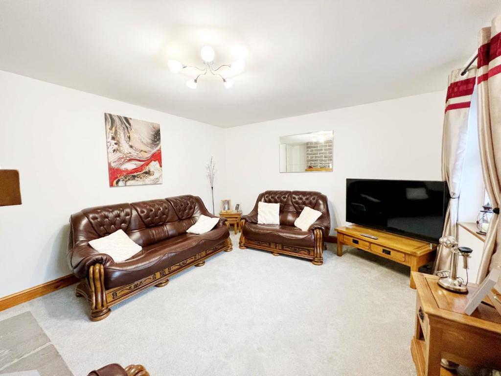 Lounge pic 1.jpg