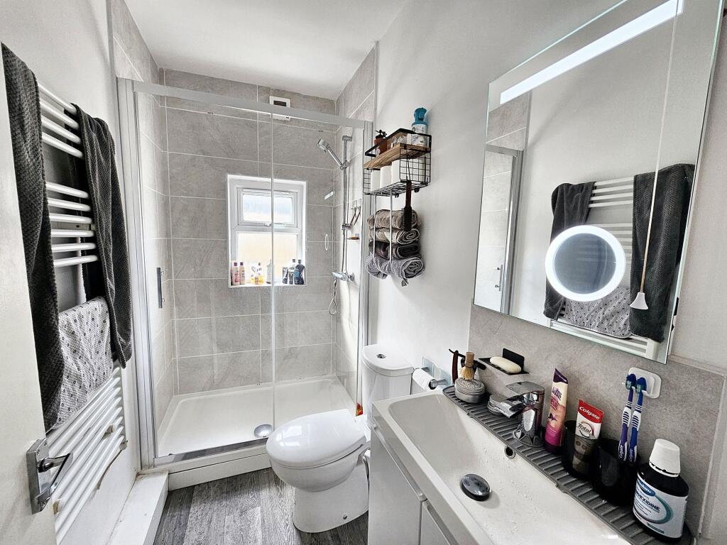 SHOWER ROOM