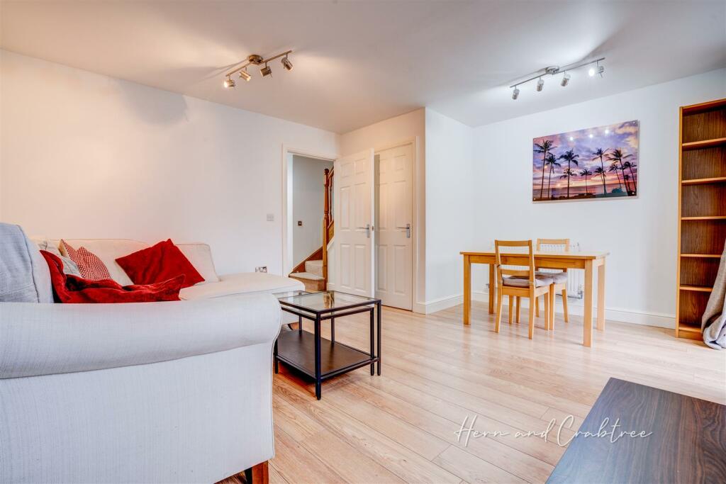 Mostyn Square, Llanishen, HernCrabtree (9).jpg