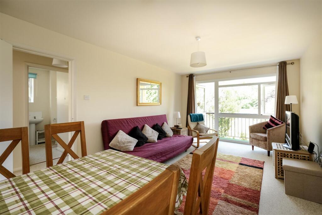 Living/Dining Area