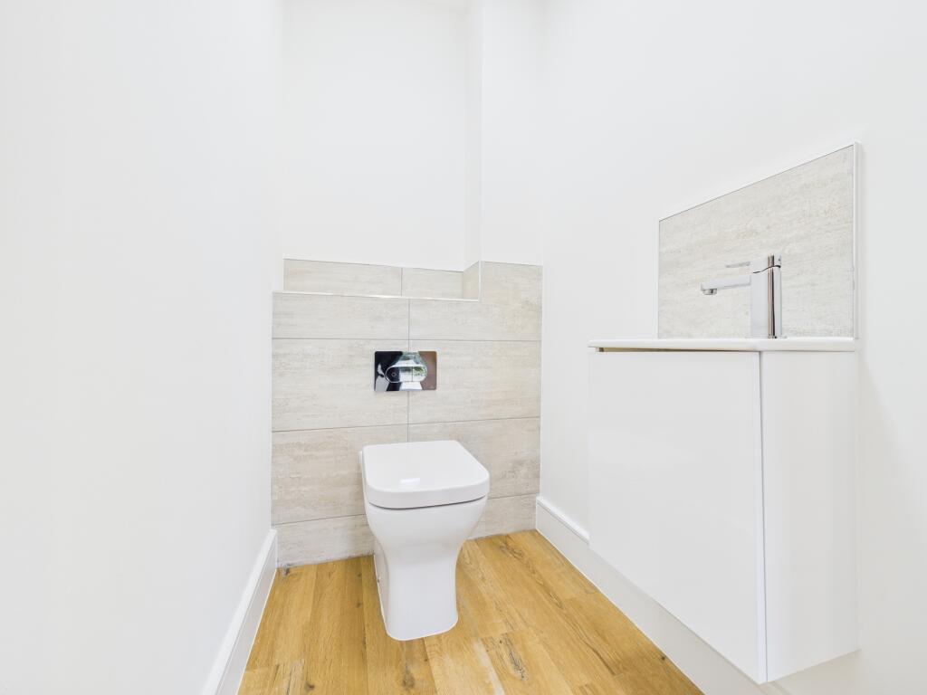 Cloakroom/WC