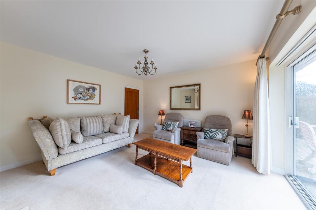 15 Pentre Close-017.jpg