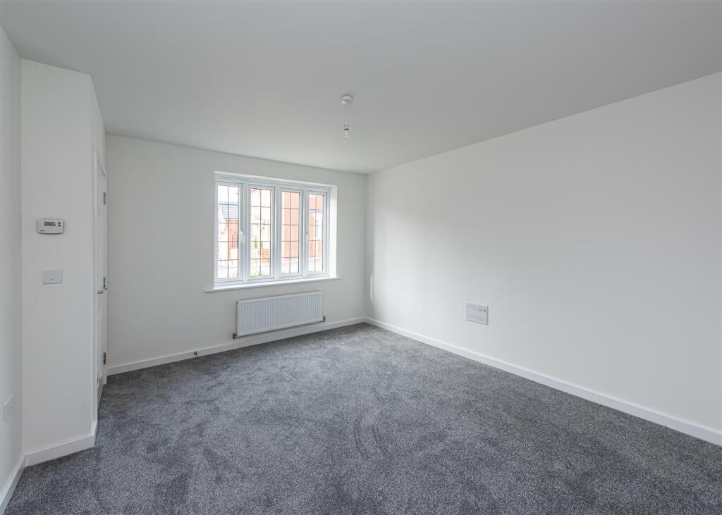 40 Foxglove Way-lounge.jpg