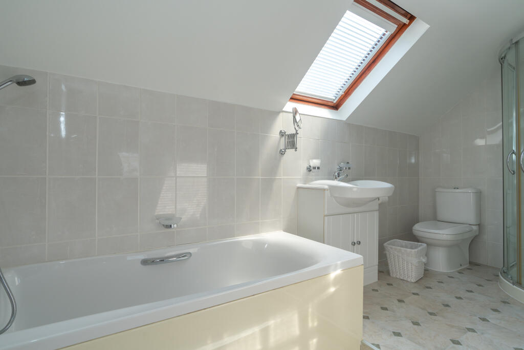 EN SUITE 2.jpg