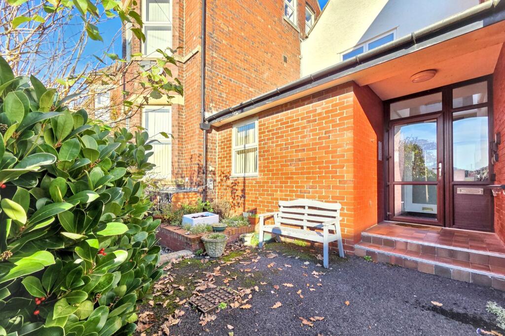 Flat 14 Jubilee Cottages 143-145 St. Andrews Road South Lytham St. Annes Lancashire, FY8 1YB