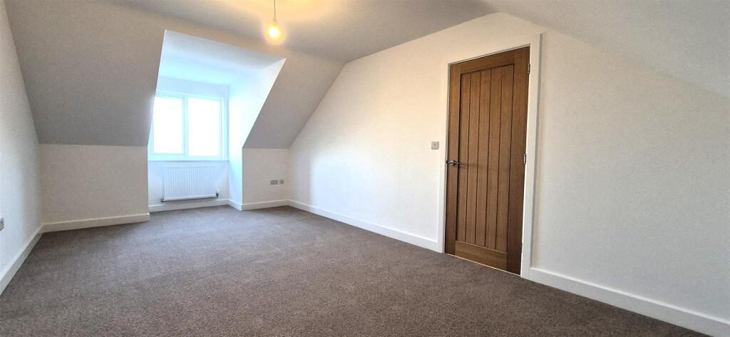 Bedroom 1.jpg