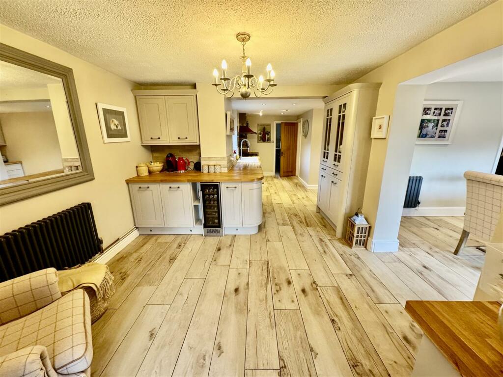 Kitchen /  Breakfast Room